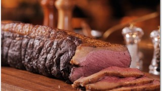 ローストビーフのフライパンでの焼き方は?失敗なしはアルミホイルが決め手!