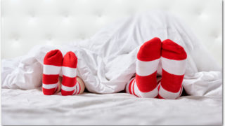 足の冷え性で寝れない!靴下で寝る時の注意点とおすすめの方法は?