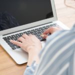 「メールにて失礼致します」で表す意味と正しい使い方
